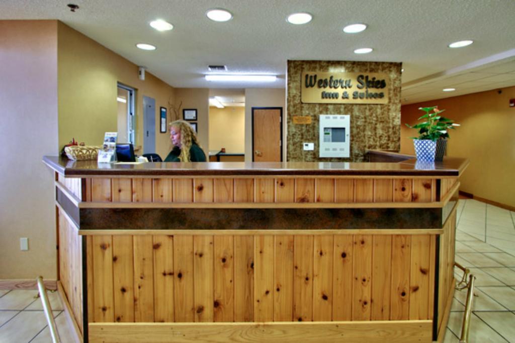 Western Skies Inn & Suites Los Lunas 外观 照片